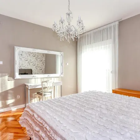 Дом отдыха Hacienda Mia With Pool,bbq,free Parking Задар