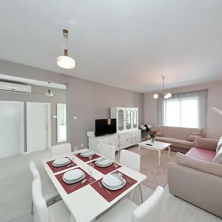 Hacienda Mia With Pool,bbq,free Parking * Задар